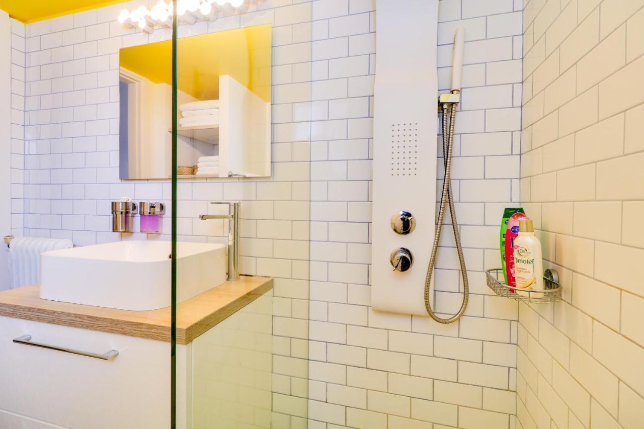Spacious Central Flat☆3Min To Metro☆Ac|Netflix|Pc Афины Экстерьер фото